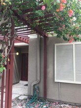 10951 N Lakeview Dr in Pembroke Pines, FL - Building Photo - Building Photo