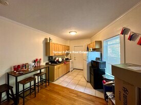 27 Forest St, Unit 1 in Cambridge, MA - Building Photo