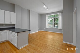 1282 N Milwaukee Ave-Unit -2 in Chicago, IL - Foto de edificio - Building Photo