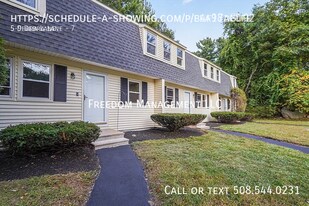 5-9 Debra Ln in Bellingham, MA - Building Photo