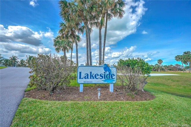 5537 NE Gulfstream Way in Stuart, FL - Building Photo - Building Photo