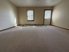 34 S Kniffin St in Greenwich, OH - Foto de edificio - Building Photo