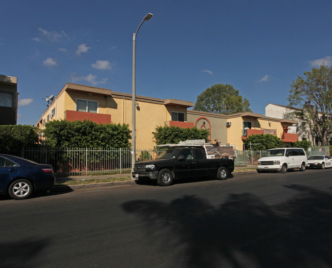 8207 Langdon Ave in Van Nuys, CA - Foto de edificio - Building Photo