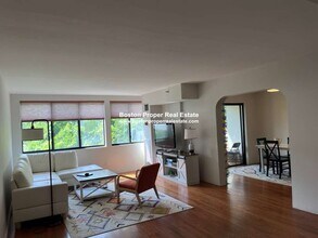 1731 Beacon St, Unit 204 in Brookline, MA - Building Photo - Building Photo