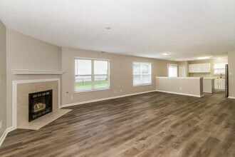 7538 Sergi Canyon Dr in Indianapolis, IN - Foto de edificio - Building Photo