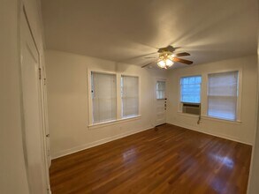 2517 Harris Blvd, Unit C in Austin, TX - Foto de edificio - Building Photo