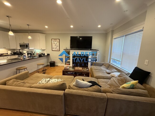 property at 632 E 2nd St