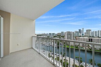 300 Bayview Dr, Unit 1711 in Sunny Isles Beach, FL - Building Photo - Building Photo