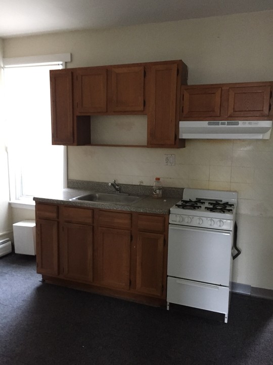 3303 Kensington Ave in Philadelphia, PA - Building Photo