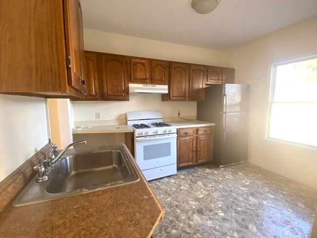 property at 5 Spring Valley Rd