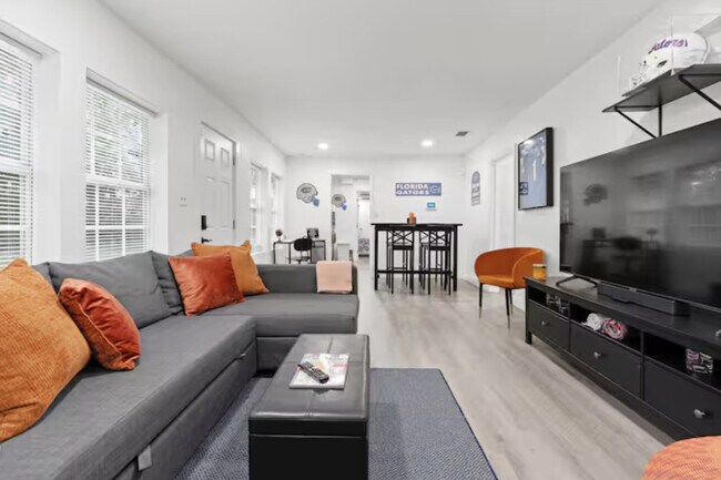 2614 NW 8th St in Gainesville, FL - Building Photo - Building Photo