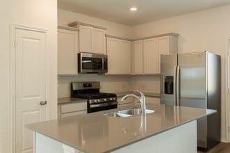 7237 Spotted Leaf Wy in Austin, TX - Building Photo - Building Photo