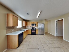 8319 Obsidian Ct in Rosharon, TX - Foto de edificio - Building Photo