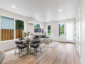 5282 SE 47th Ave in Portland, OR - Building Photo - Interior Photo