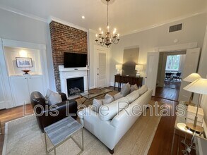 22 Wentworth St in Charleston, SC - Foto de edificio - Building Photo