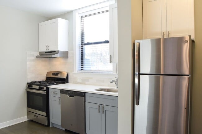 2623 W Berwyn Ave, Unit 2 in Chicago, IL - Building Photo - Building Photo