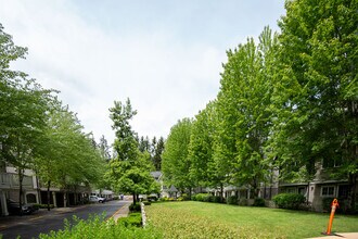 18223 NE 95th Way in Redmond, WA - Foto de edificio - Building Photo
