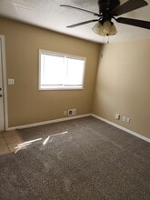 2006 S Hawthorne Ave in Independence, MO - Building Photo - Building Photo