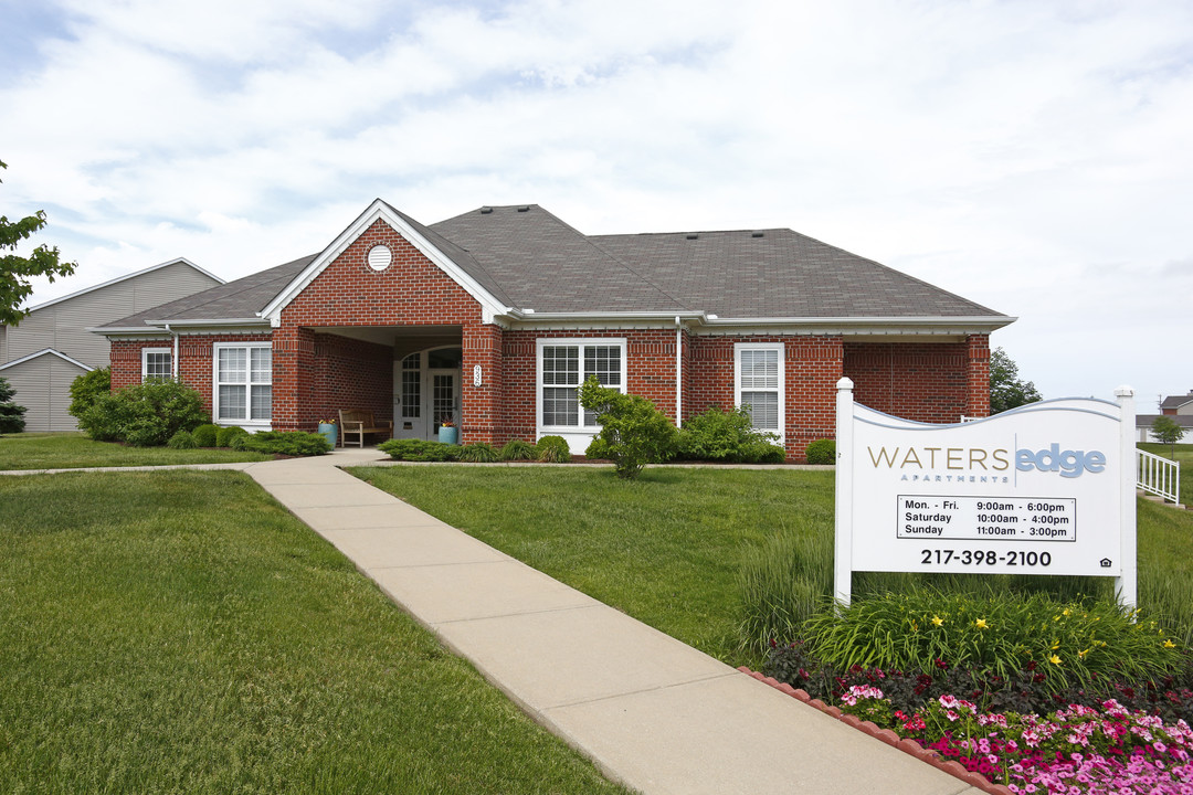 Watersedge in Champaign, IL - Foto de edificio