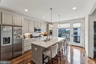 13780 Kahawai Dr in Woodbridge, VA - Building Photo - Building Photo
