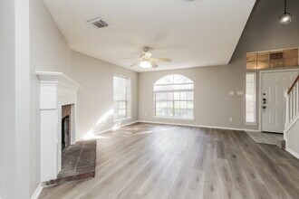 16821 Kettle Creek Dr in Spring, TX - Foto de edificio - Building Photo
