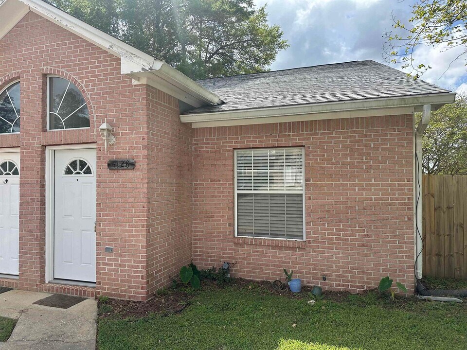 4128 Castellan Dr in Tallahassee, FL - Building Photo