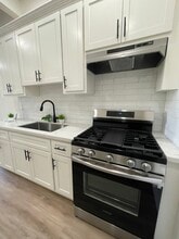 Carlton Park Apartments in Bellflower, CA - Foto de edificio - Building Photo