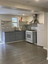 32 Zimmer Dr in Sparrow Bush, NY - Building Photo - Building Photo