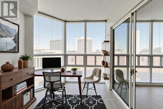 195-1195 Wynford Dr in Toronto, ON - Building Photo - Building Photo