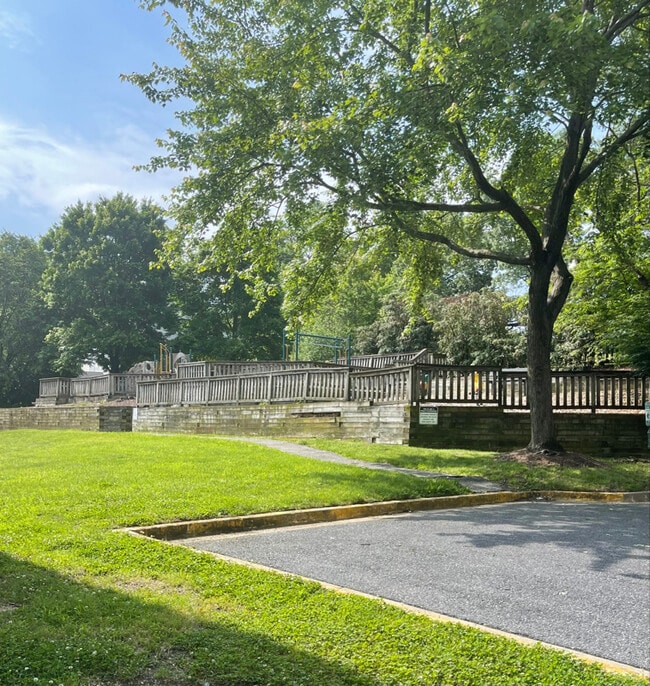 4605 Winterberry Ln in Oxon Hill, MD - Building Photo - Building Photo