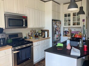 184 School St, Unit 1 in Boston, MA - Foto de edificio - Building Photo