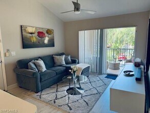 1150 Wildwood Lakes Blvd in Naples, FL - Foto de edificio - Building Photo