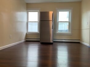 73 Gooding St, Unit 1st Floor in Pawtucket, RI - Building Photo - Building Photo