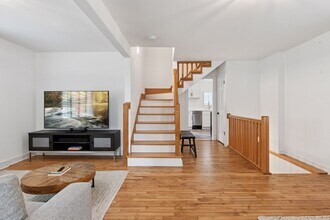 129 Chicago Ave N in Wayzata, MN - Building Photo - Building Photo