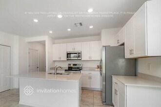 7147 Greenwood Park Cir in Ft. Myers, FL - Foto de edificio - Building Photo