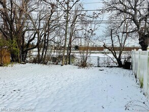 23084 Berdeno Ave in Hazel Park, MI - Building Photo - Building Photo