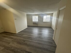 16 Manning St in Derry, NH - Foto de edificio - Building Photo