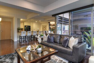7151 E Rancho Vista Dr in Scottsdale, AZ - Building Photo - Building Photo