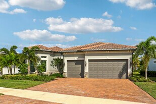 10815 Stellar Cir in Palm Beach Gardens, FL - Building Photo