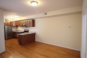 3318 W Lawrence Ave, Unit 2F in Chicago, IL - Building Photo - Building Photo