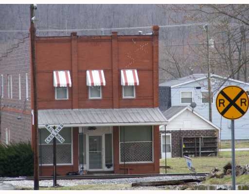 73 Mulberry St in Ravenswood, WV - Building Photo