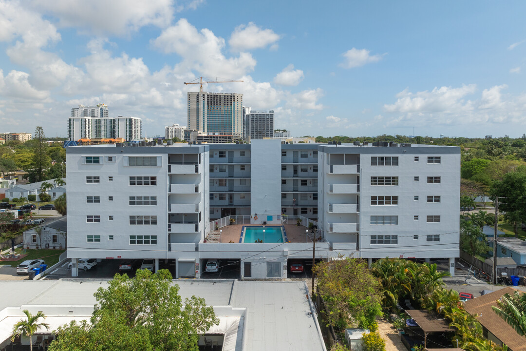 Sun Haven Towers in Hollywood, FL - Building Photo