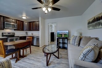 Sandy Bay Apartments (Furnished) in Norfolk, VA - Foto de edificio - Building Photo