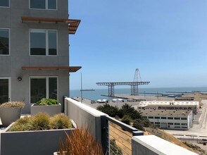 51 Innes Ct-Unit -211 in San Francisco, CA - Foto de edificio - Building Photo