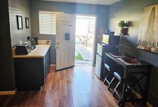 4909 W 119th St, Unit Guest House (studio) in Hawthorne, CA - Building Photo - Building Photo