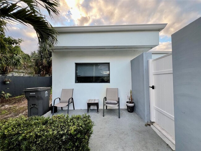 343 23rd Way S in West Palm Beach, FL - Building Photo - Building Photo