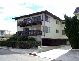 241 Avenida Montalvo in San Clemente, CA - Building Photo