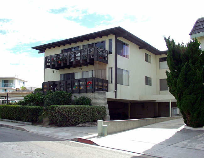 241 Avenida Montalvo in San Clemente, CA - Building Photo - Building Photo