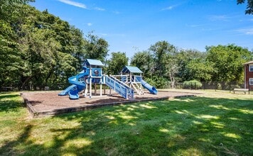 Creek Village Apartments in Levittown, PA - Foto de edificio - Building Photo