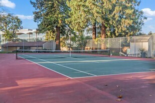 999 Evelyn Terrace W in Sunnyvale, CA - Building Photo